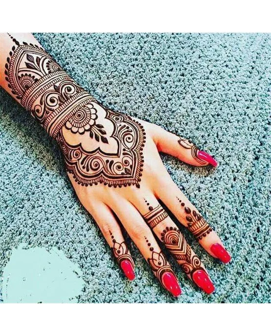 Grand Teardrop Formation Blending Into Simple Full Hand Mehndi Design